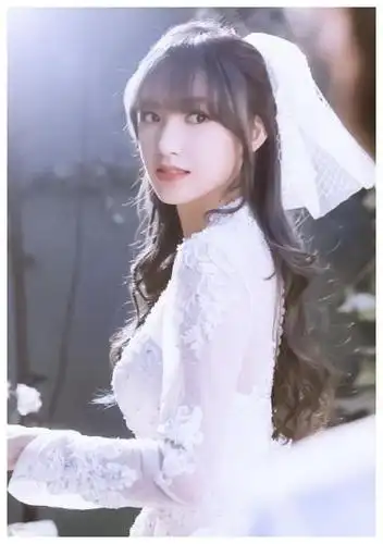 流量小花穿婚纱:杨紫高贵,虞书欣甜美,程潇一眼万年