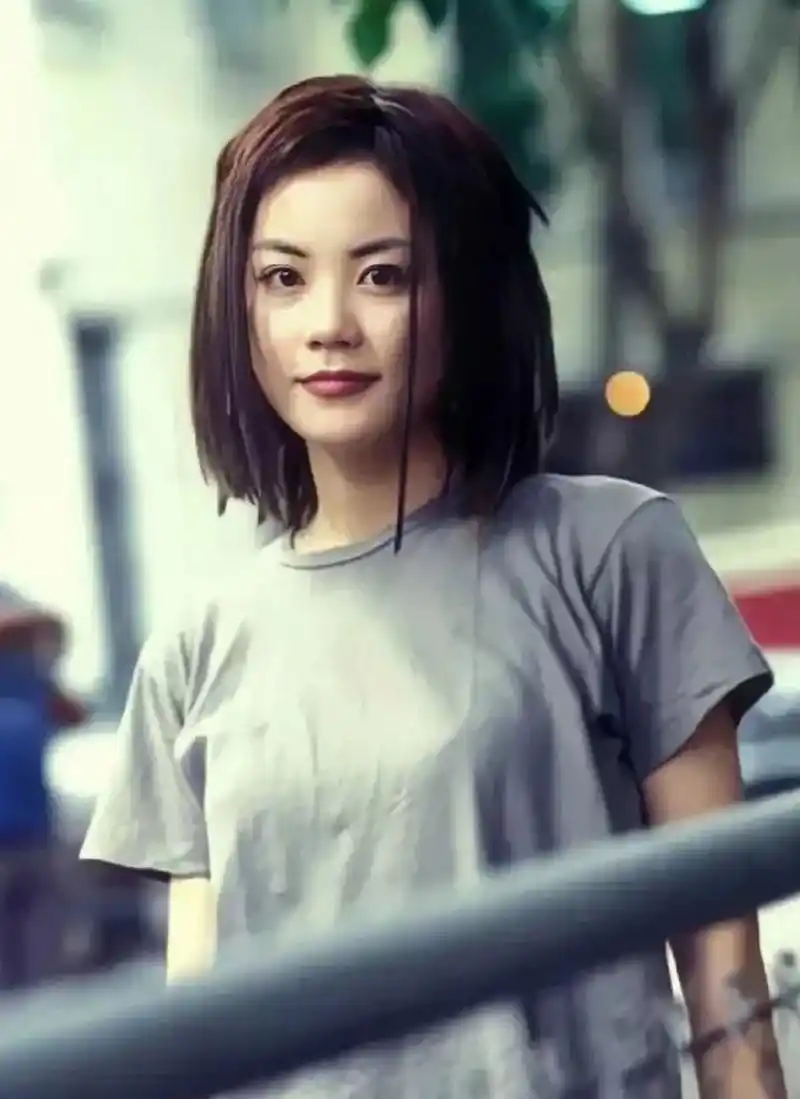 王菲年轻时可真的漂亮!她这种脏辫造型又飒又美!
