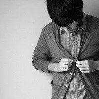 男孩低头头像_低着头的伤感男生头像图片