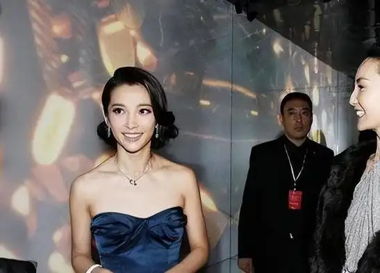 李冰冰我跟你接吻拥抱洗澡的戏都拍了你是不是要对我负责