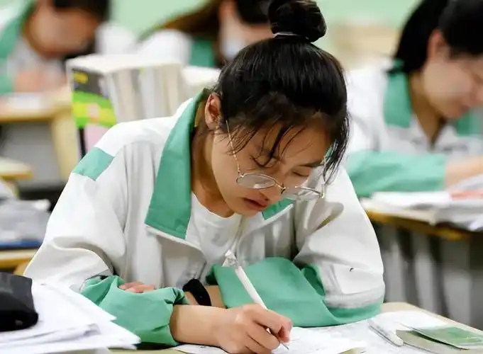 高中生住校好还是走读好(过来人的建议很中肯,学生早了解有好处)