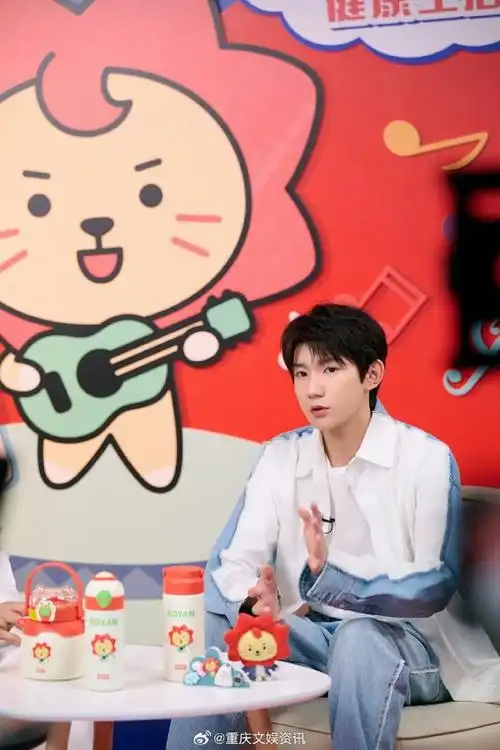 王源工作室发了九宫格#好温暖的时光,心灵手巧的王源设计出了莱阳