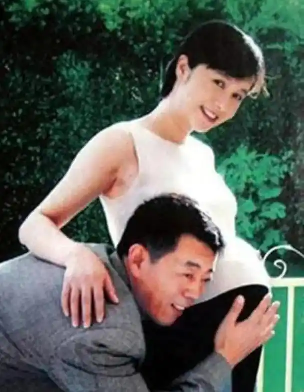 蒋雯丽:结婚29年,面对丈夫层出不穷的绯闻,她为何一再选择原谅