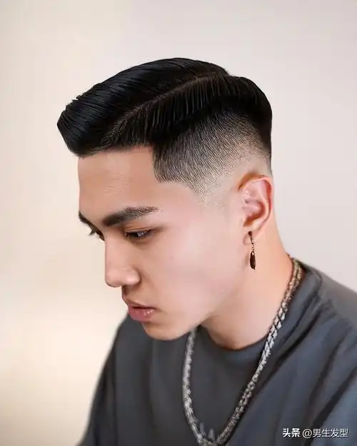 男生"两边铲短"发型适合所有人,这12款值得尝试,清爽又帅气__财经头条