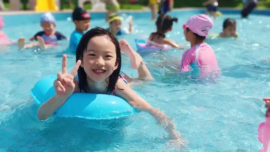 激情一夏,宝华幼儿园戏水活动开始啦,大a班小朋友等你喔!