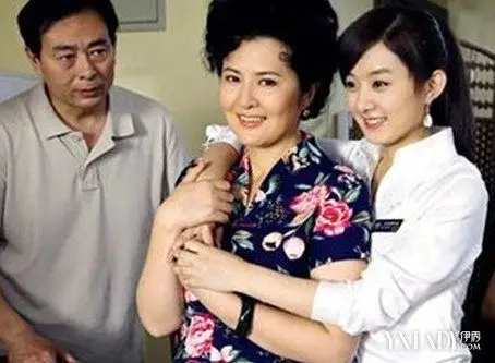 【图】赵丽颖的妈妈图片曝光 赵丽颖家庭背景被揭晓