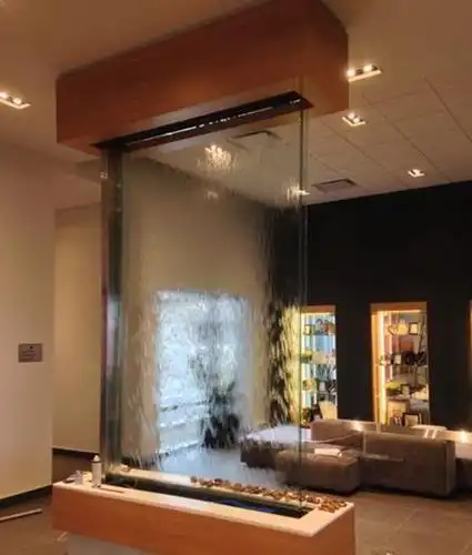 庭院里挖鱼池,楼梯下挂瀑布,你家和豪宅之间就差一个室内水景!