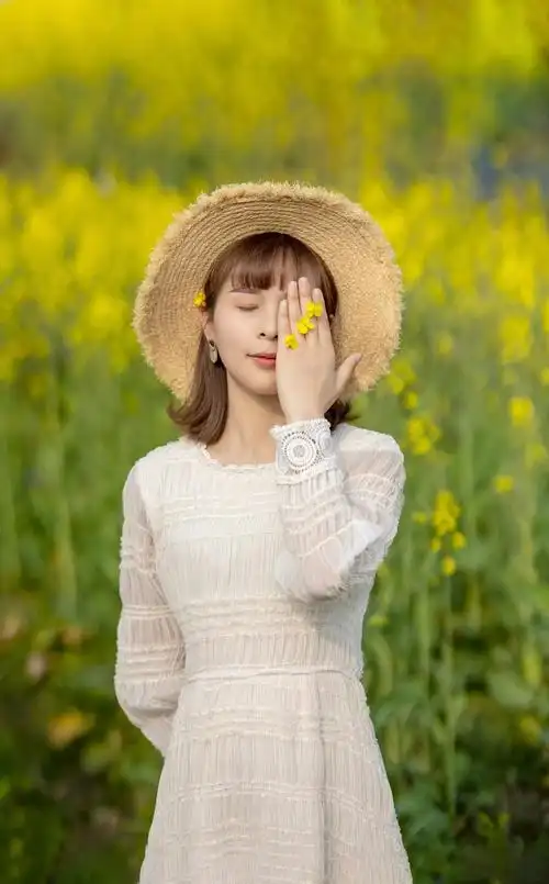 单人油菜花中拍照姿势图片(拍好油菜花人像的8个姿势)-微赚云博客