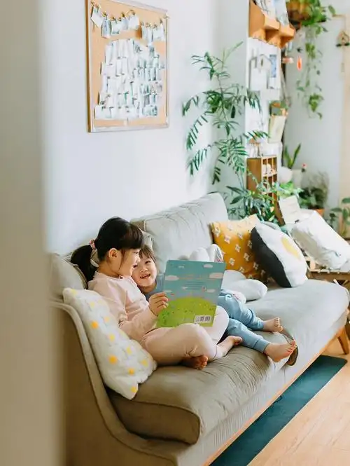 姐妹日常降温了在家拍一组生活照