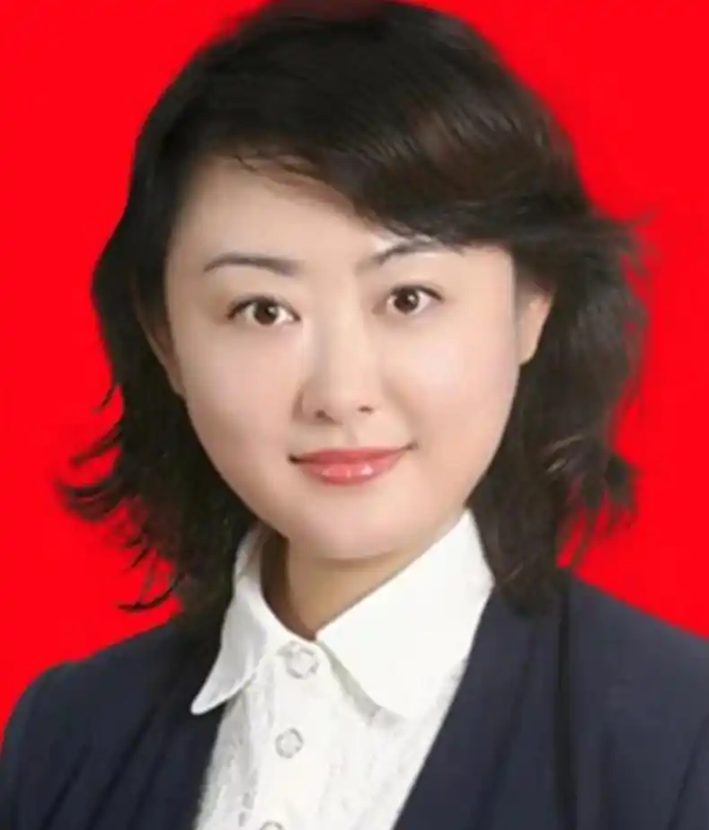 80后"女县长"杨蕾走红,貌美胆大履历丰富,毕业院校更是不一般