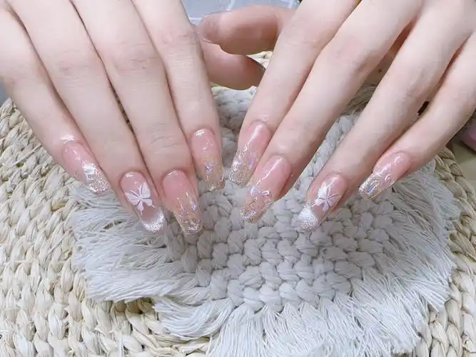 一款适合夏天的清新美甲