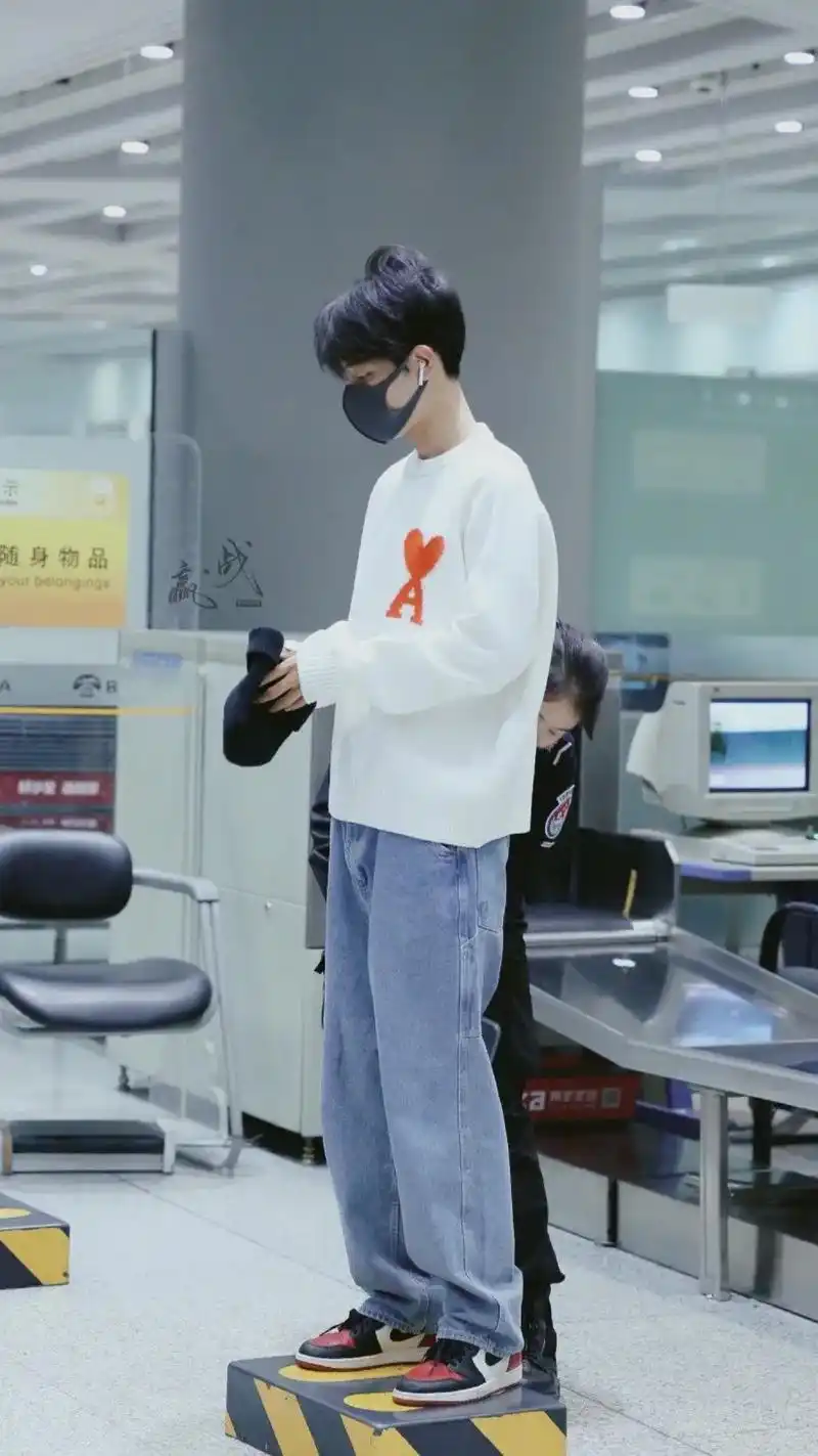 穿阔腿裤最好看的男人 已经不想和get不到肖战阔腿裤的人说话 - 抖音