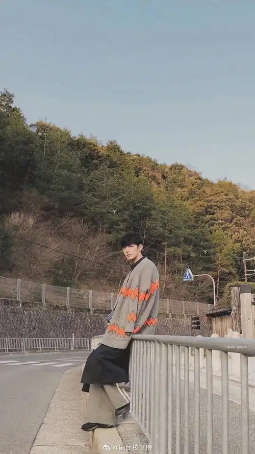 肖战海盐味日系清新少年穿搭了解下,初秋时节学起来,穿起来!