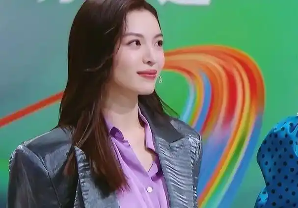 芳华6年后钟楚曦和苗苗在一起看合影才知冯小刚眼光多毒