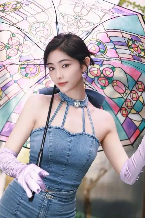 许佳琪今日造型……__财经头条