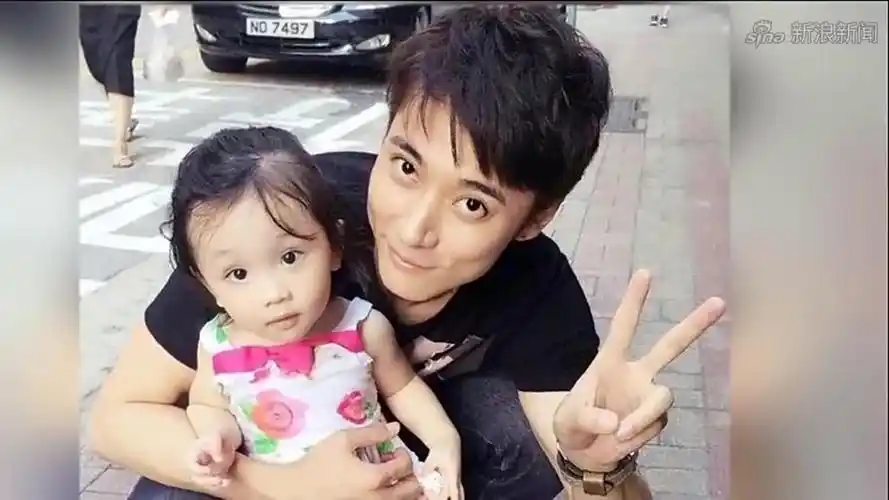 没想到洪欣的儿子,竟然这么乖巧,还给妈妈做饭!