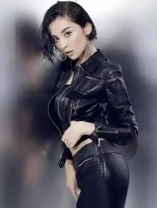 缝纫机乐队曲隽希真的会弹琴吗?曲隽希可爱