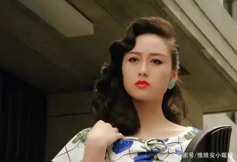 利智年轻时有多时髦?30年前的伞裙穿搭,时尚又洋气,美得不像话