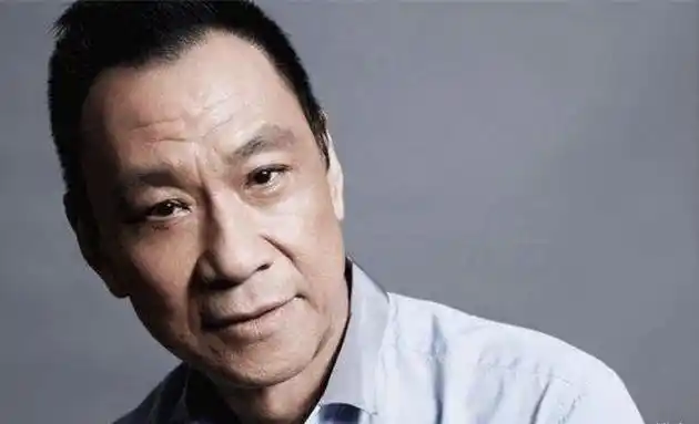 中国十大老戏骨男演员排名中国演技最好的男演员都有谁