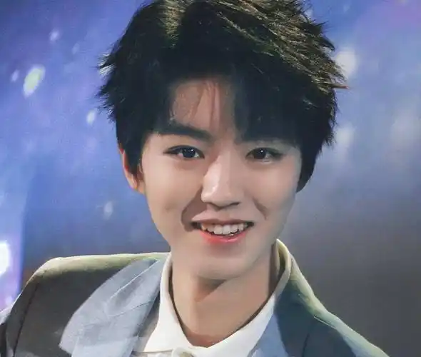 王俊凯:可爱又俏皮的笑容_情侣_内心_内容