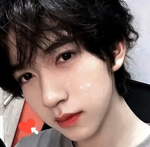 贺峻霖是帅哥不用再看了00 咱.