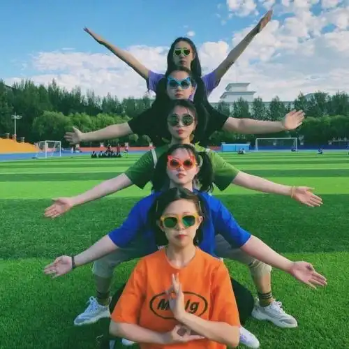 高清多人女生青春友谊头像图片