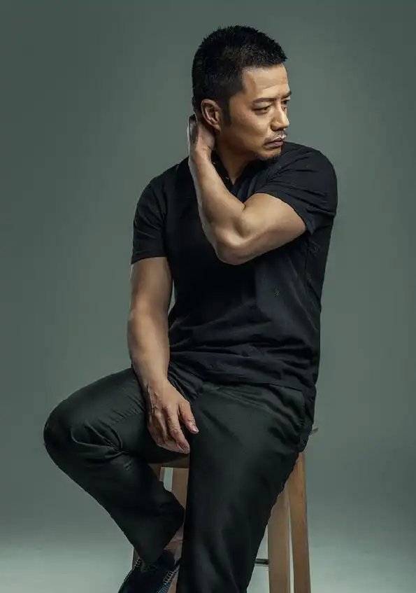 成熟有魅力的"大叔"段奕宏帅照,满满的都是时尚气息,太帅了