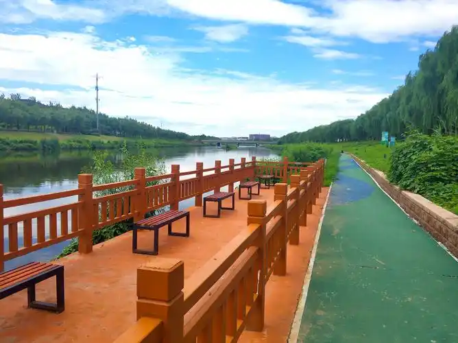 近几年,大兴亦庄大面积绿化,围绕凉水河修建了亦庄新城滨河公园,这是