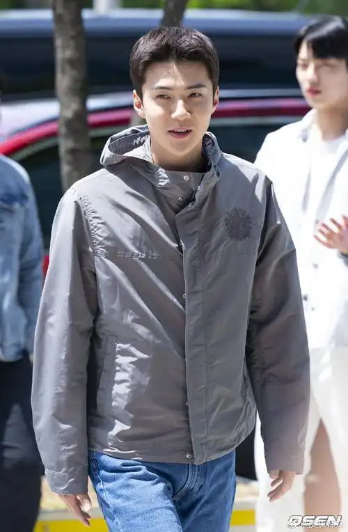 吴世勋上班路##吴世勋上班路新闻图