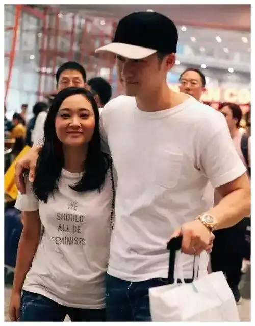 蒋劲夫出狱了?但他如何才能走出家暴罗生门?