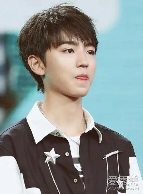 王俊凯换新发型了?刘海掀起一点颜值暴增!_美容护肤知识大全_百度攻略