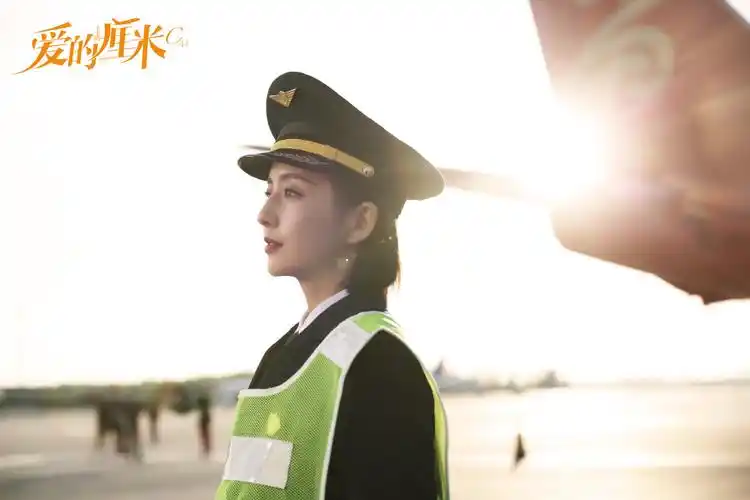 佟丽娅爱的厘米机长制服造型图片66