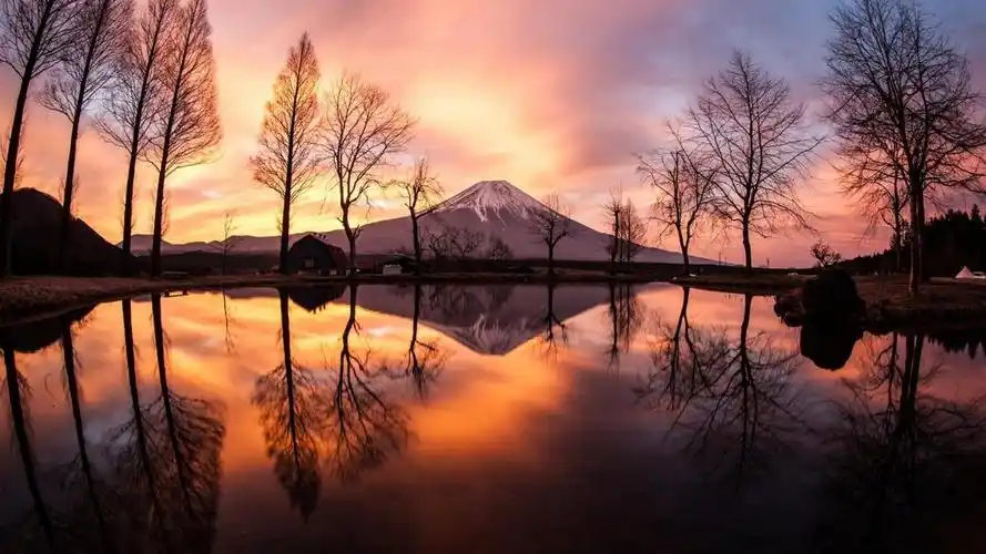 高清日本富士山的磅礴壮丽风景电脑壁纸