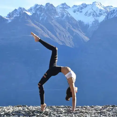 湖边,绝对是拍瑜伽体式不二之选