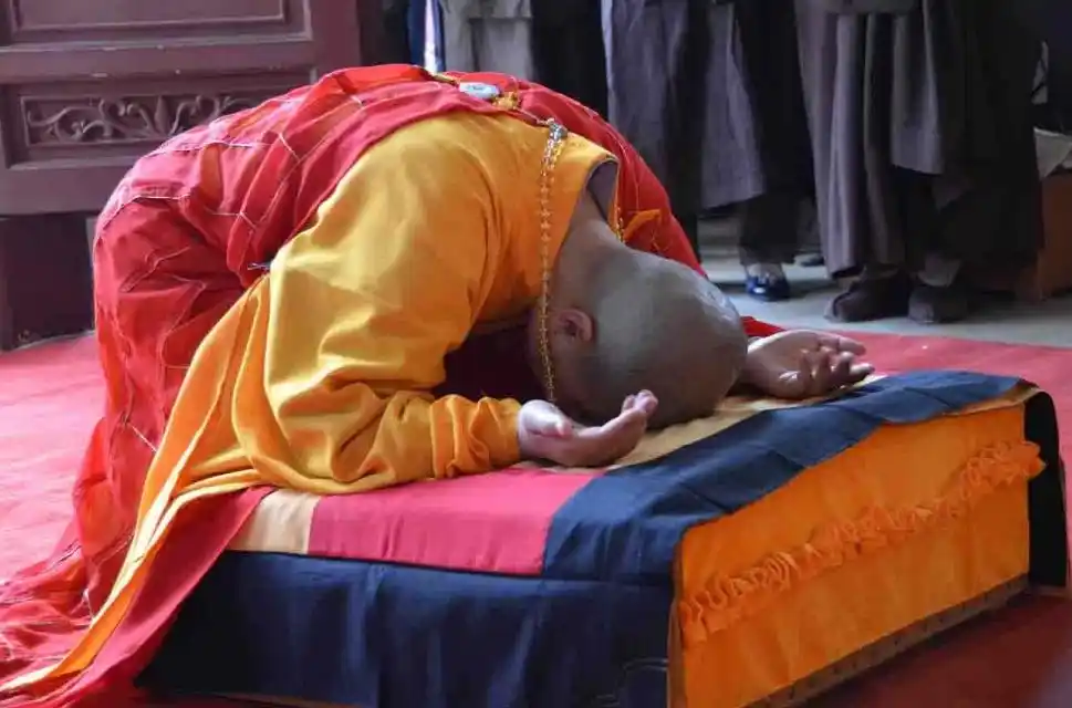 佛教:烧香拜佛上几支香合适,拜佛有何重要的意义,但是不要迷信