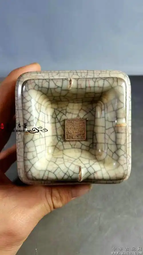 北宋官窑哥窑铁线开片宗式瓶