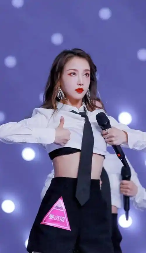 姜贞羽"整容式逆袭",看到昔日走戛纳红毯照片,差距很明显!