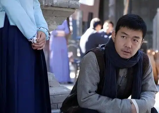 演员邢佳栋曾因打架被北电开除演技一级棒却几十年不温不火