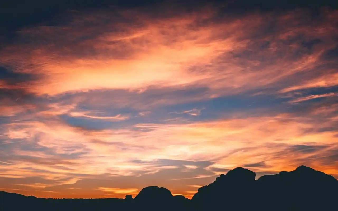 唯美夕阳壁纸清新好看,夕阳下的一切都被镀了一层金一样,美好极了