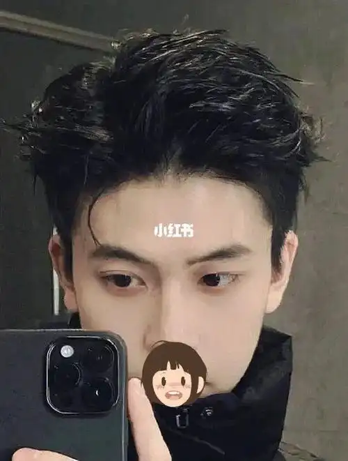 男生帅气三七侧分