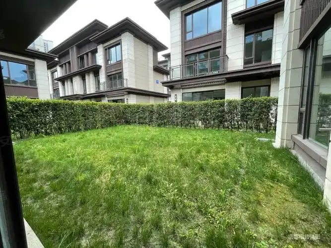 龙湖西宸原著别墅