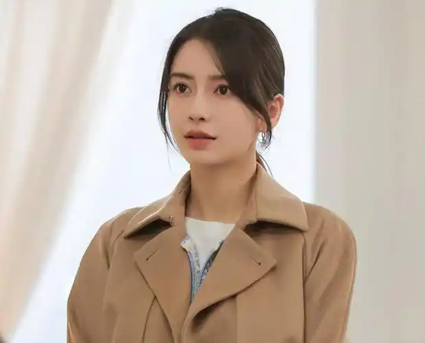 吃完黄晓明"红利"的杨颖,终于又回到了她的"怪圈"|陈伟霆|郑中基