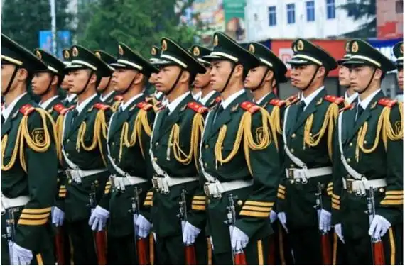 标准的立正稍息敬礼的姿势是怎样的