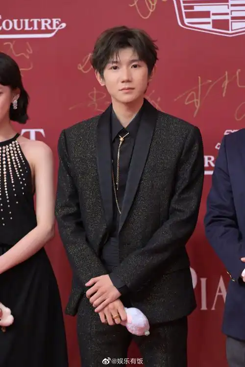 王源的腰夺命的刀