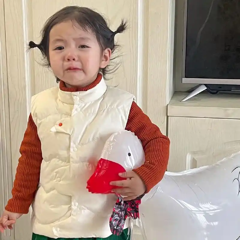 可怜可爱萌娃哭哭女生头像一组94(8张) 哭哭的小女孩太可爱了,看着