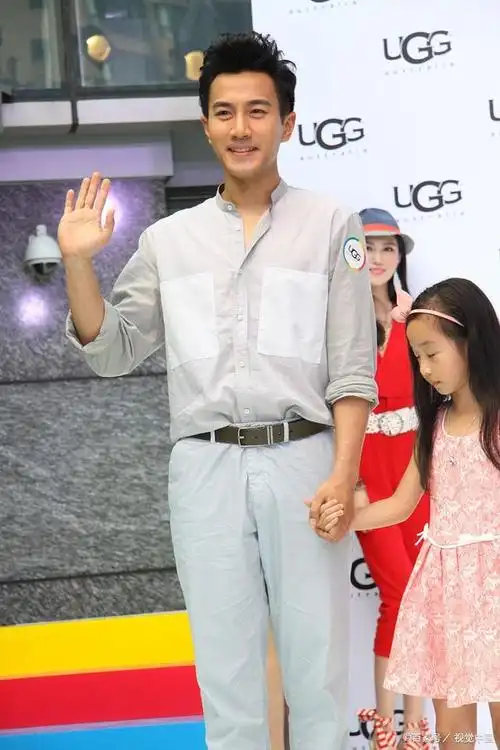 刘恺威带女儿出游!9岁小糯米到爸爸胸口,超级惊艳长得像杨幂