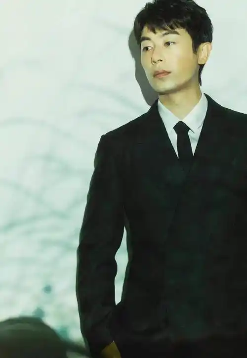 演员朱亚文:娶大1岁沈佳妮,当2个女儿的爸爸也幸福_父亲_时候_潘禹彤