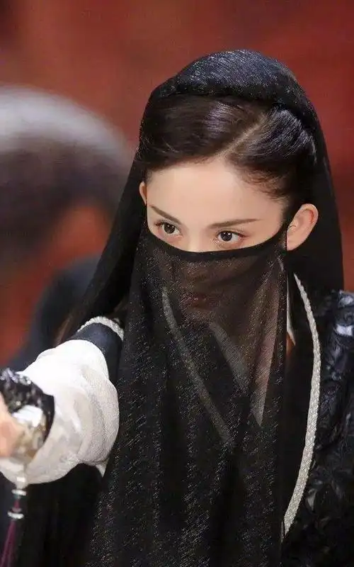 女星穿黑衣古装蒙面,蒋欣像个侠客,赵丽颖又美又神秘