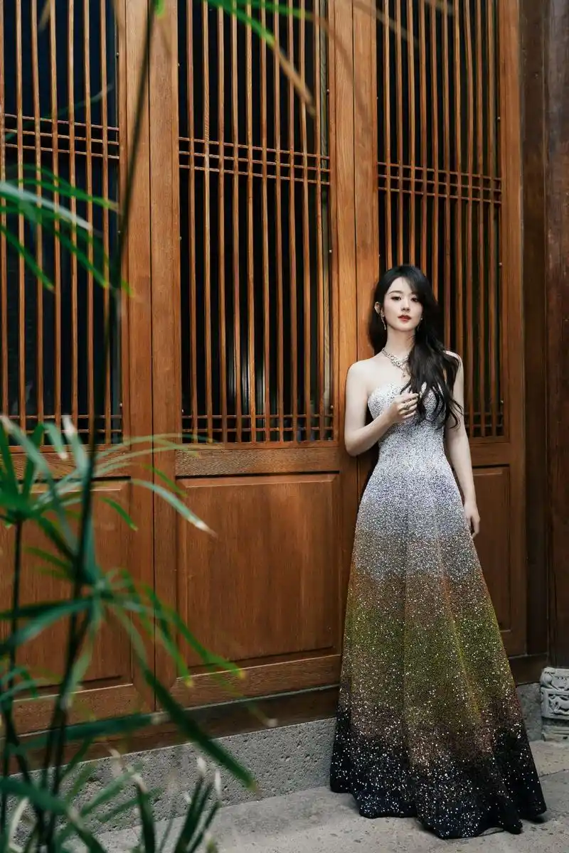 赵丽颖珠光宝气造型:温婉优雅,唯美靓丽