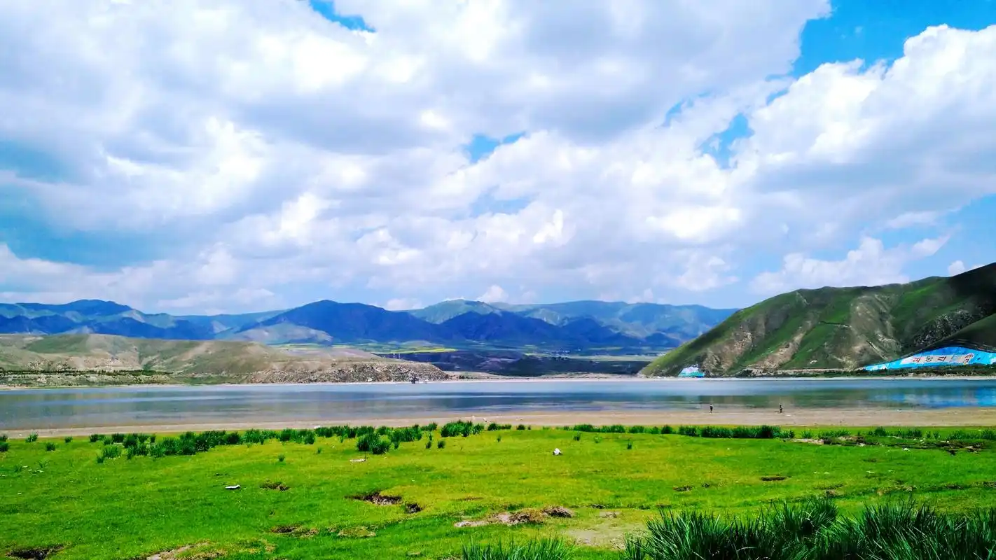 金银滩草原,沿途风光,优美如画